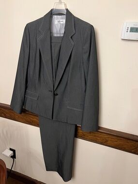 Suit Studio Charcoal Gray Women's Two-Piece Blazer & Pantsuit